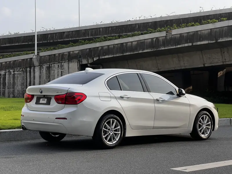 BMW 1 Series 2017 118i Fashion Model
