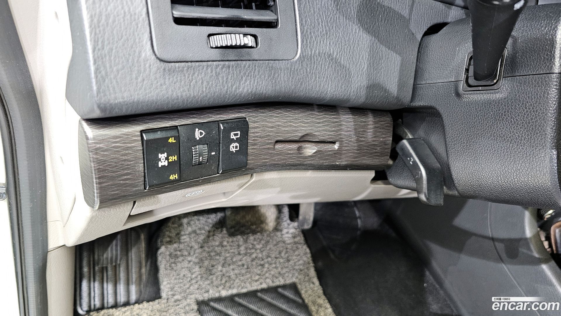 KG Mobility KORANDO 4WD Chateau 9-seater