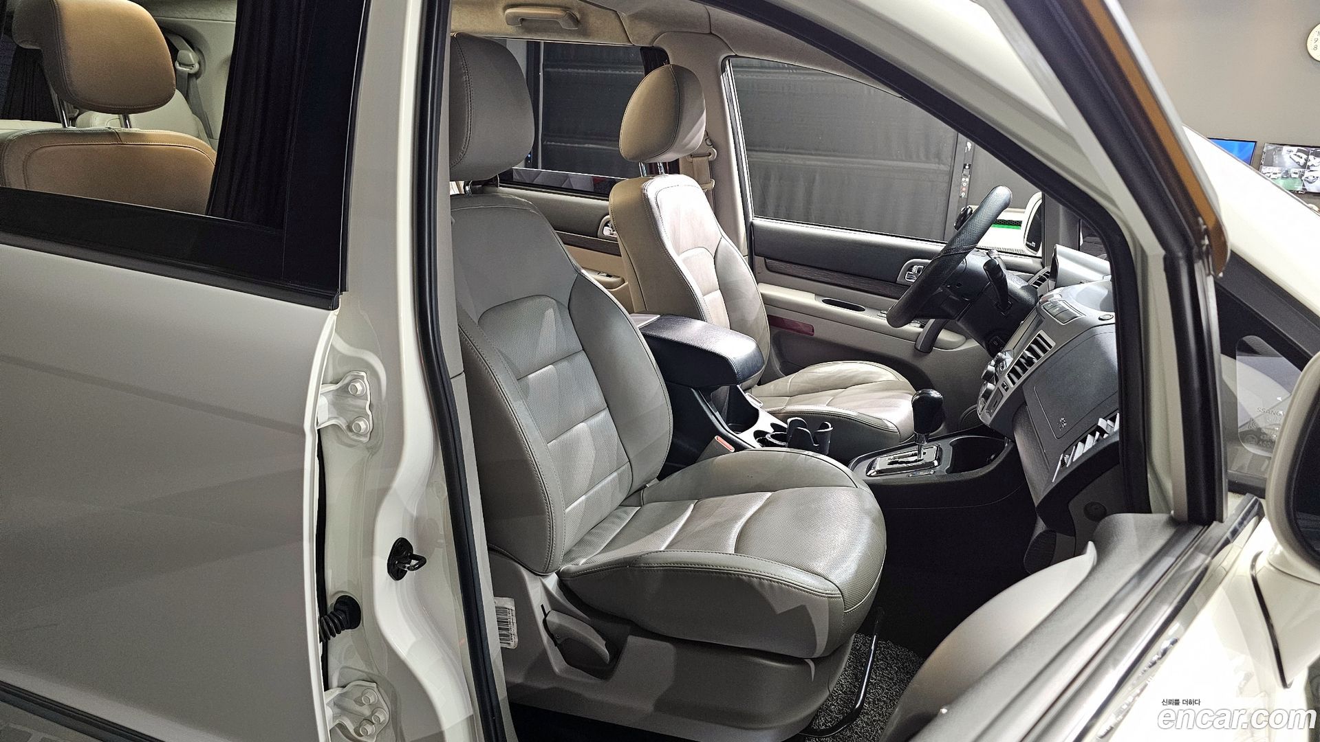 KG Mobility KORANDO 4WD Chateau 9-seater