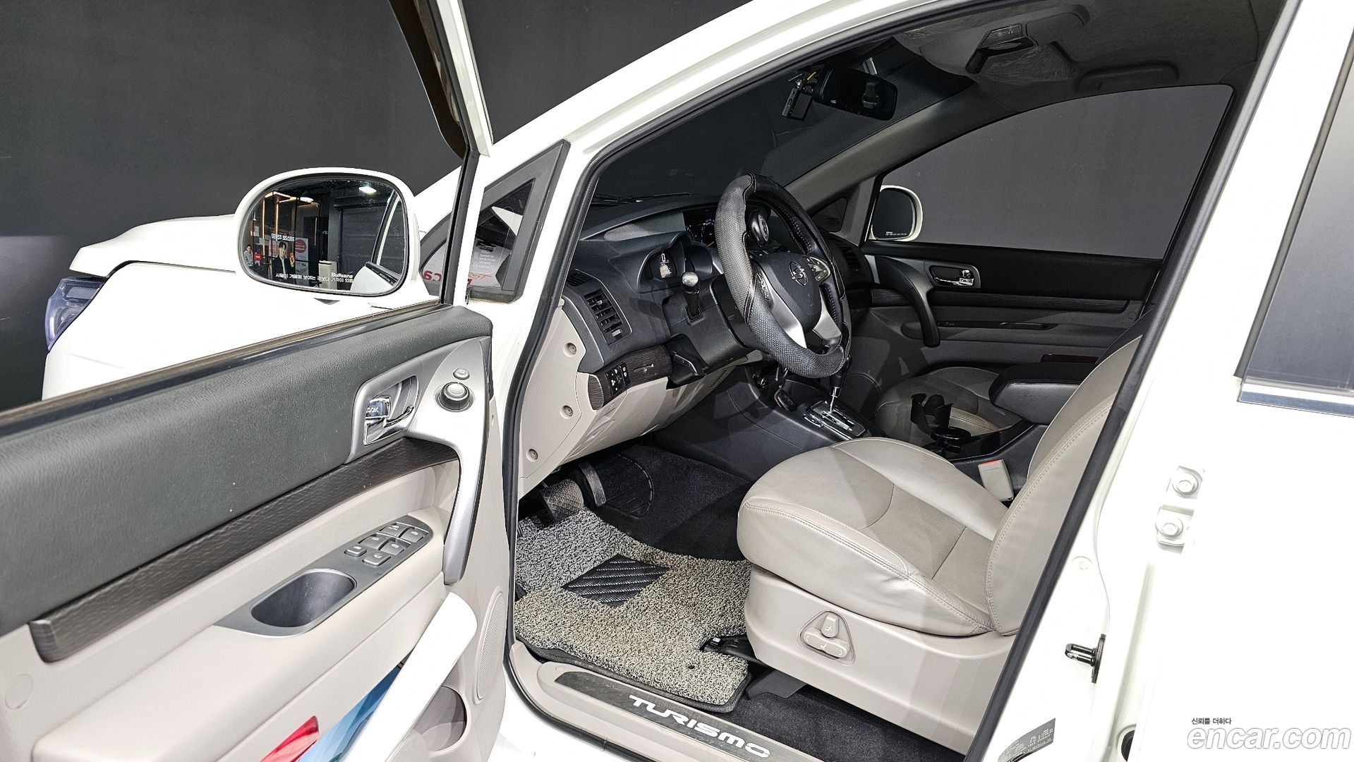 KG Mobility KORANDO 4WD Chateau 9-seater