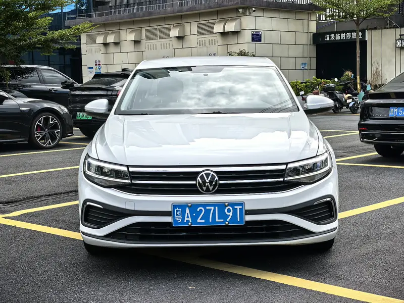 Bora 2023 200TSI DSG Smooth Edition