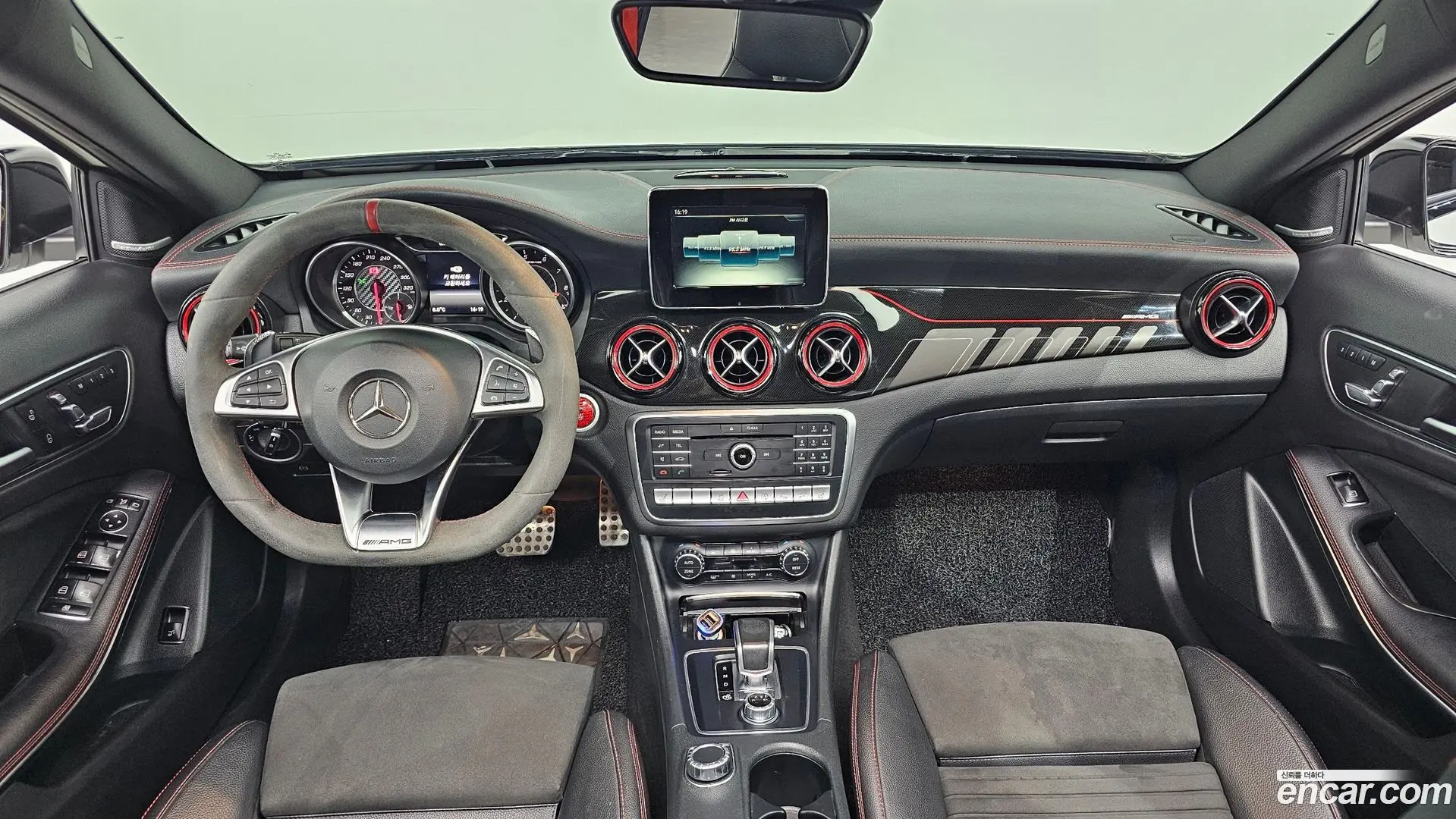 Mercedes-Benz GLA-Class GLA45 AMG 4MATIC 2017