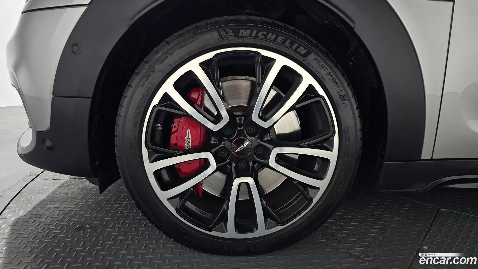 Mini Countryman JCW Launch Pack