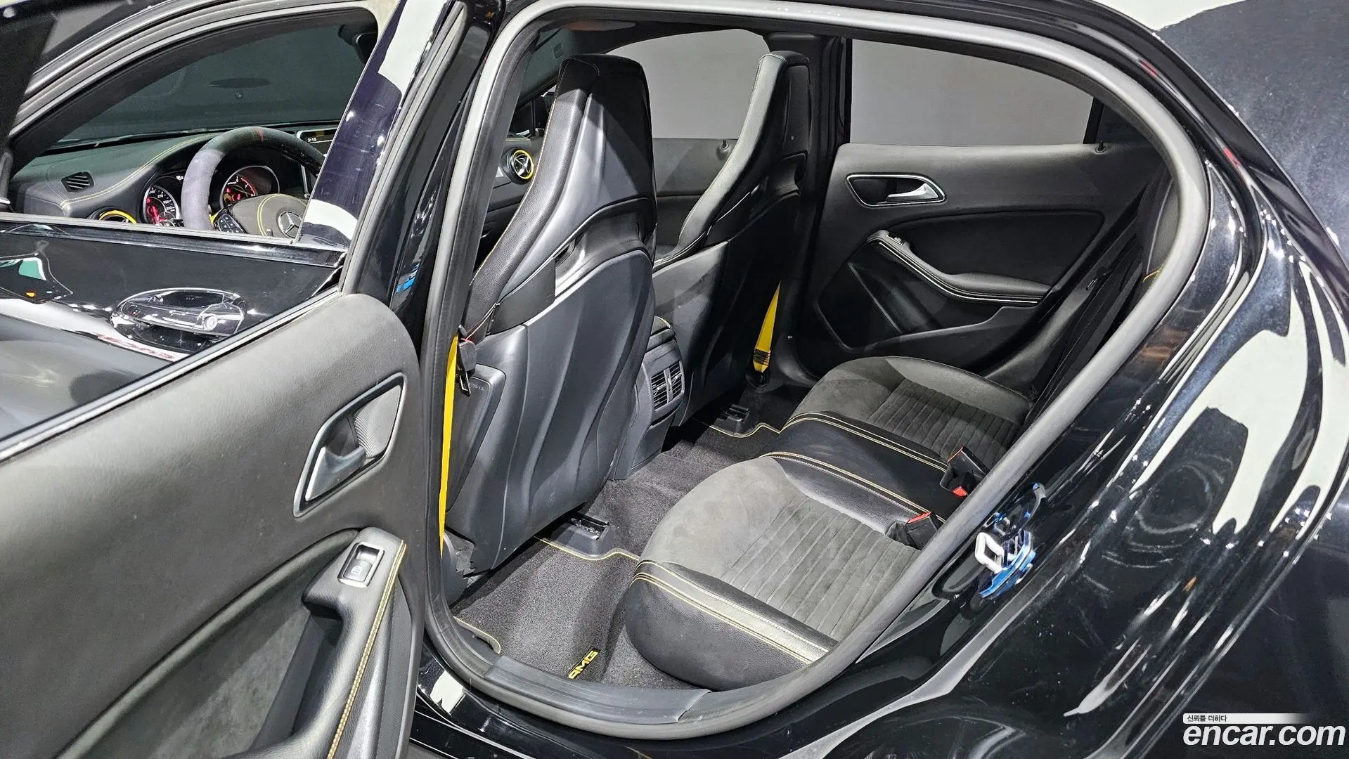 Mercedes-Benz GLA-Class GLA45 AMG 4MATIC 50th Edition 2017