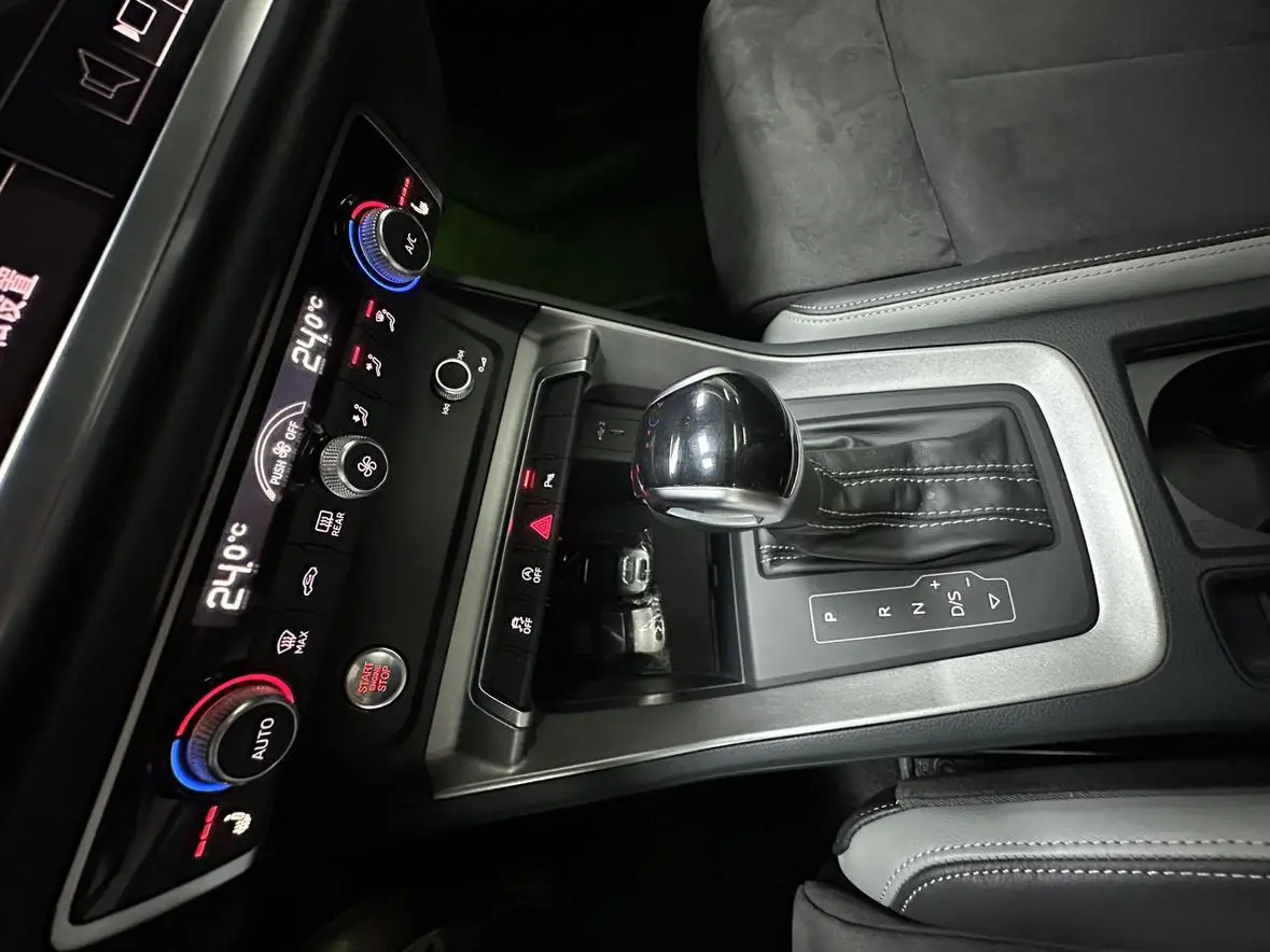 Audi Q3 2022 35 TFSI Dynamic Fashion