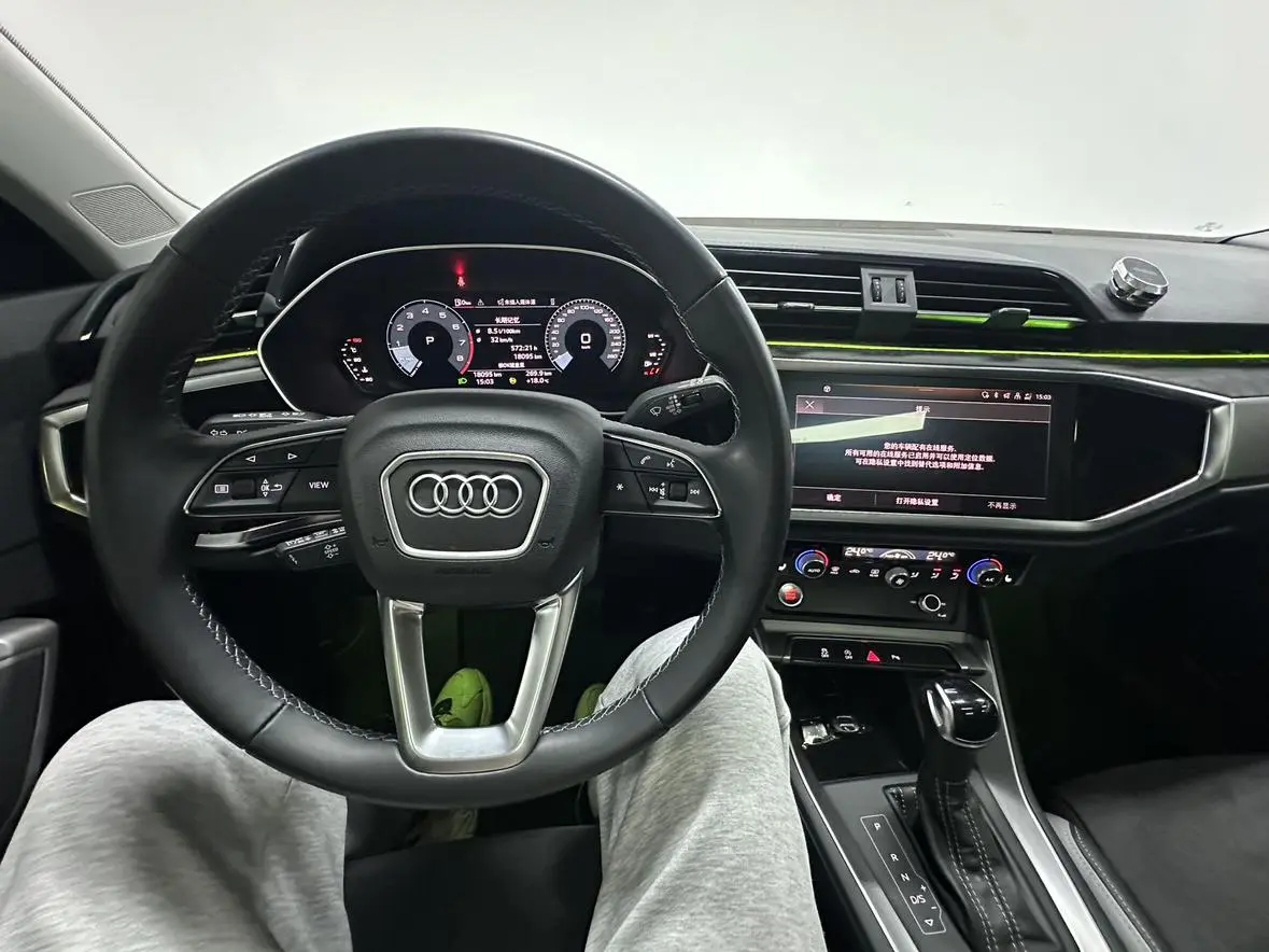 Audi Q3 2022 35 TFSI Dynamic Fashion