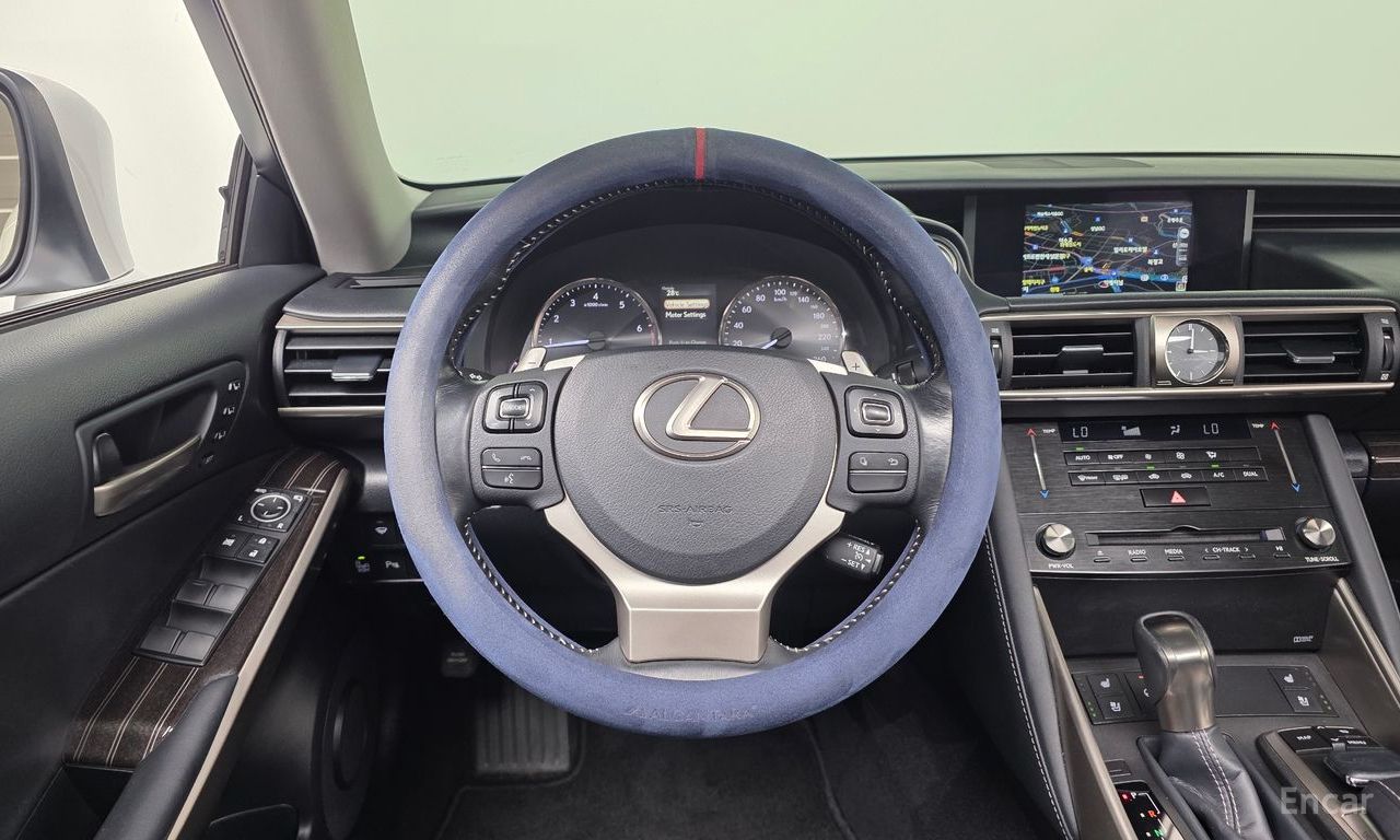 Lexus New IS200t Supreme 2017