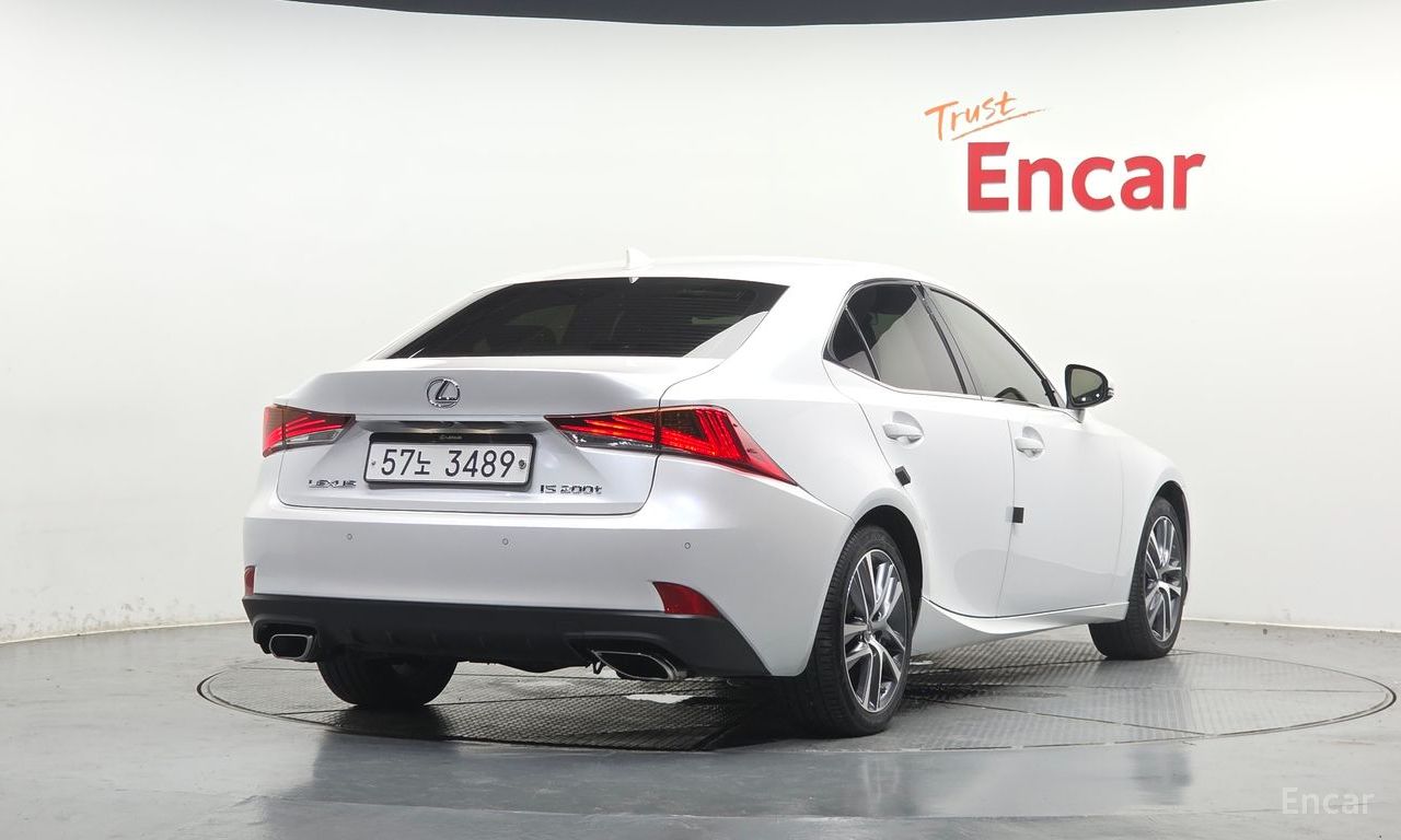 Lexus New IS200t Supreme 2017
