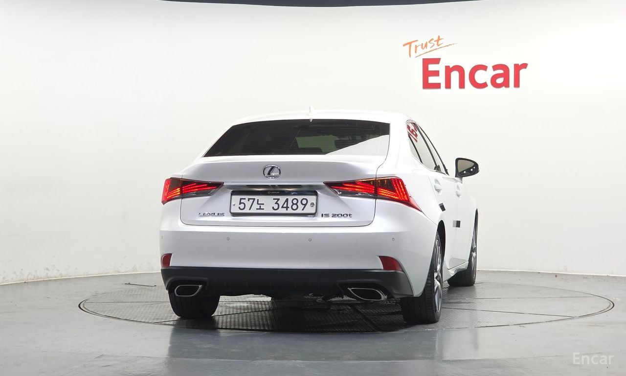 Lexus New IS200t Supreme 2017