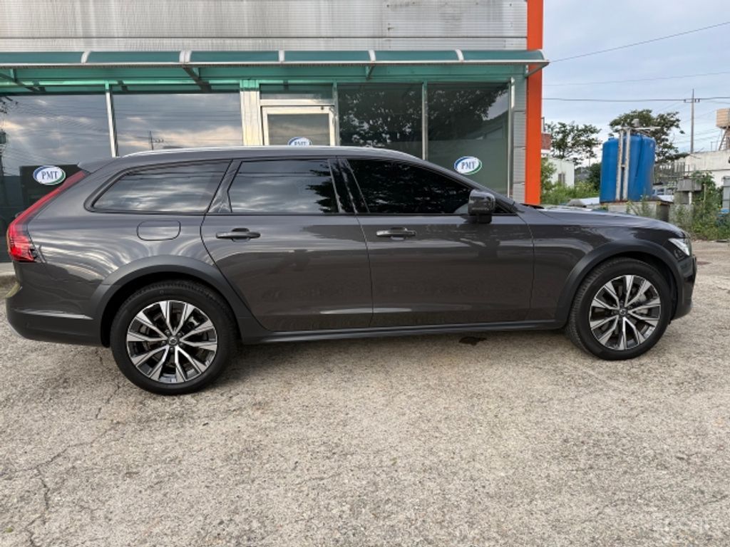 Volvo V90 Cross Country B5 Ultra AWD 2025