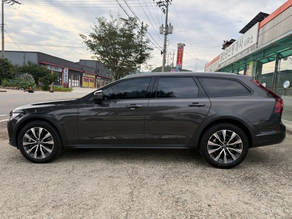 Volvo V90 Cross Country B5 Ultra AWD 2025