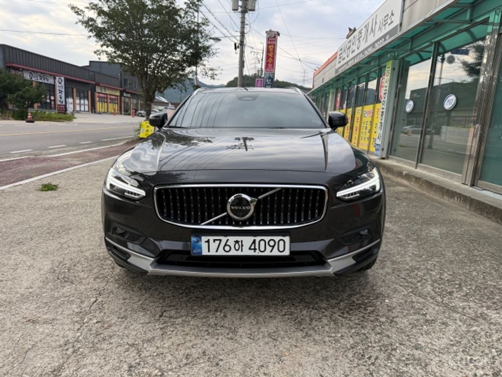 Volvo V90 Cross Country B5 Ultra AWD 2025