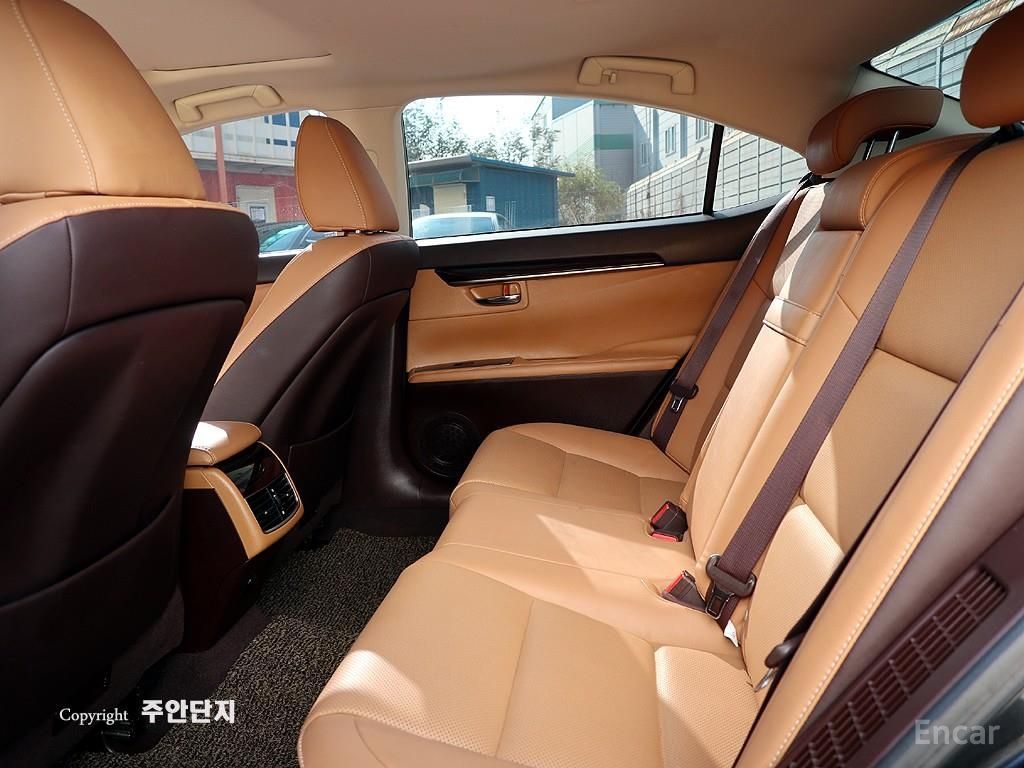 Lexus New ES300h Supreme 2017