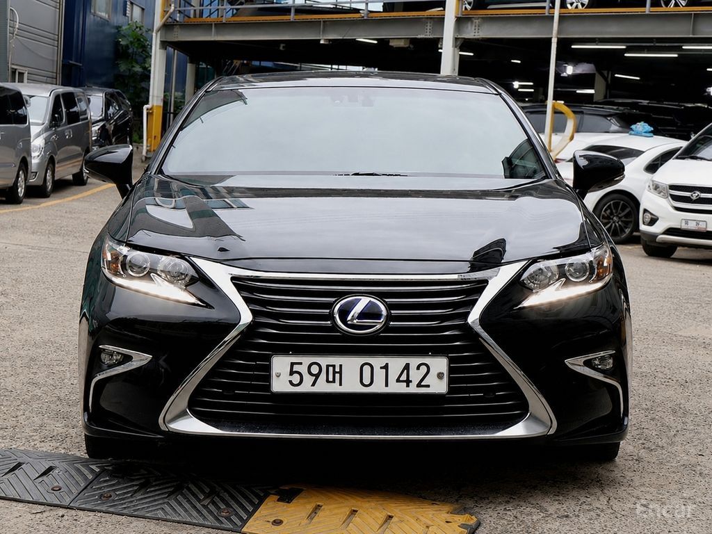 Lexus New ES300h Supreme 2017