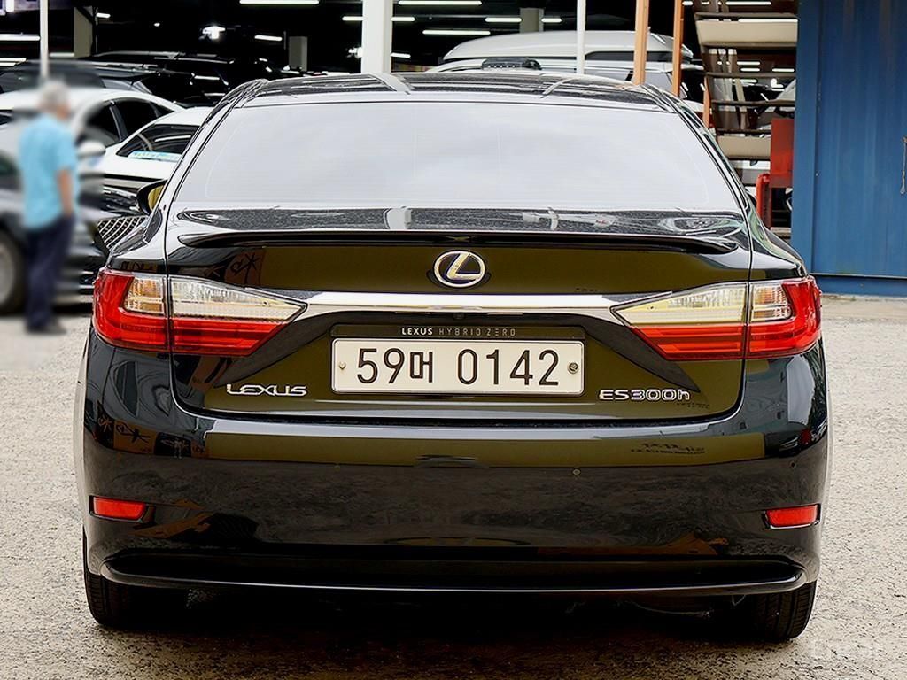 Lexus New ES300h Supreme 2017