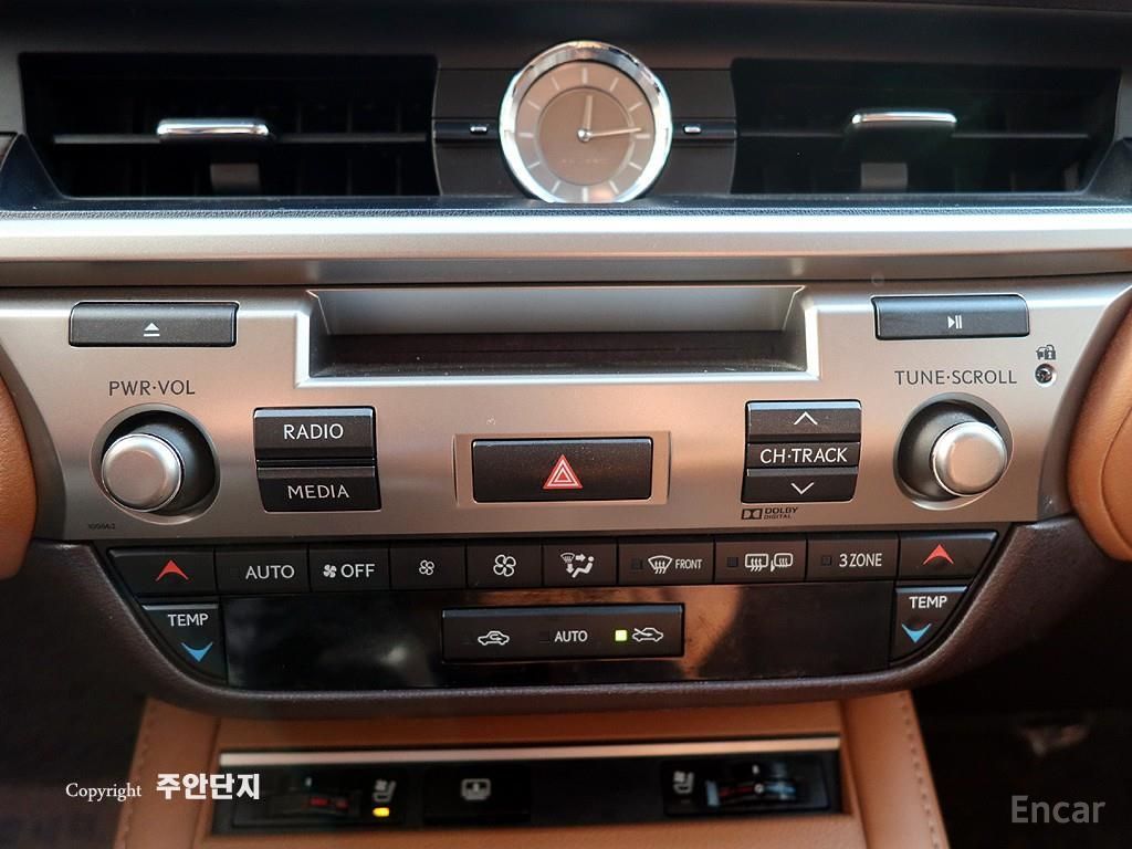 Lexus New ES300h Supreme 2017
