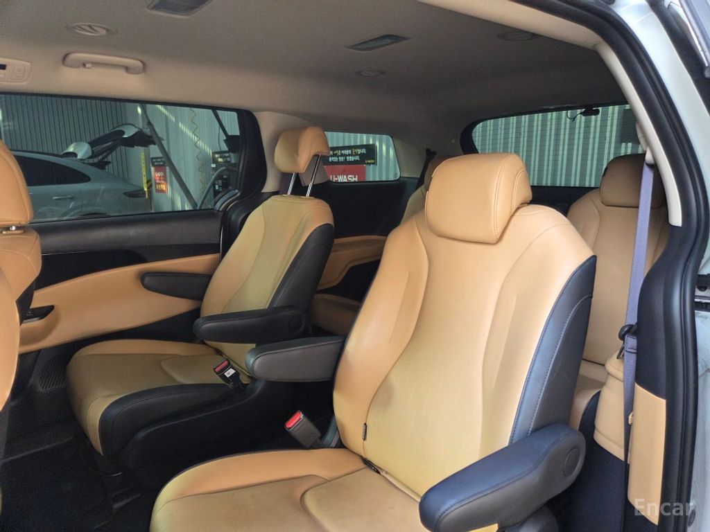 Kia Carnival 4th generation diesel 9-seater Prestige 2023