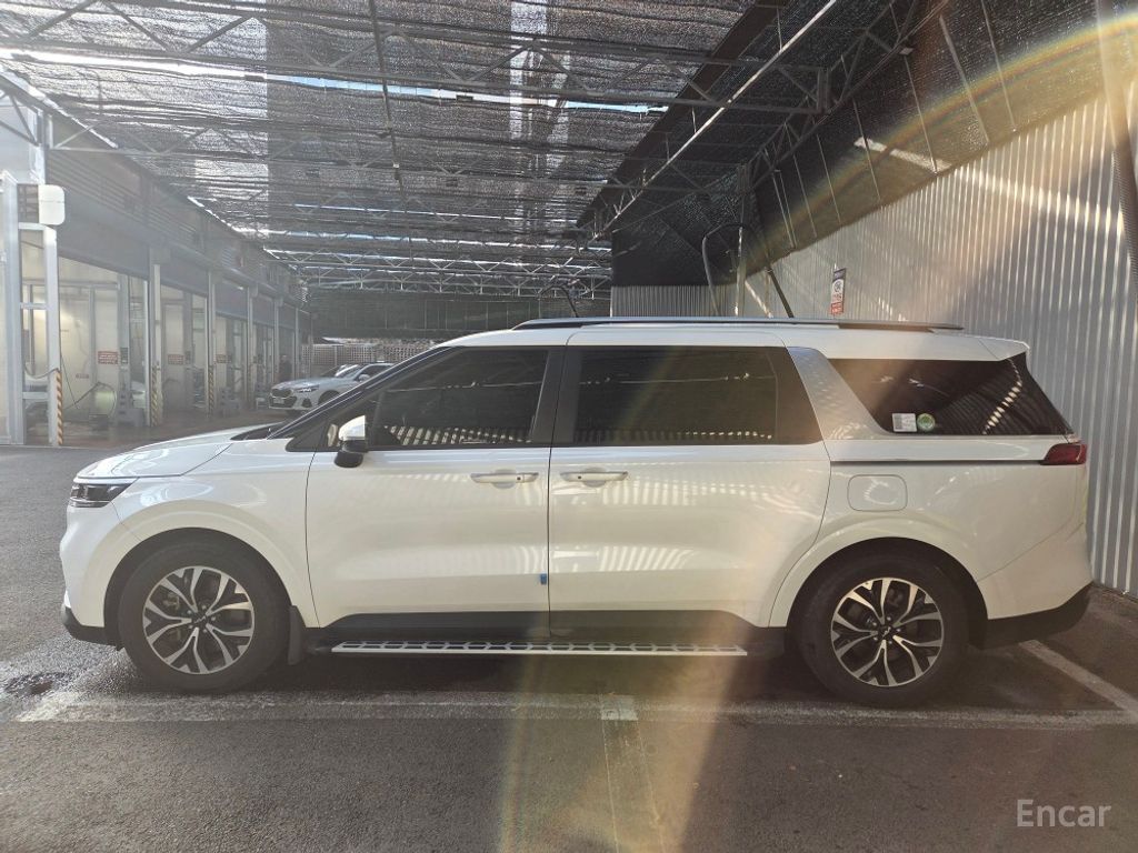 Kia Carnival 4th generation diesel 9-seater Prestige 2023