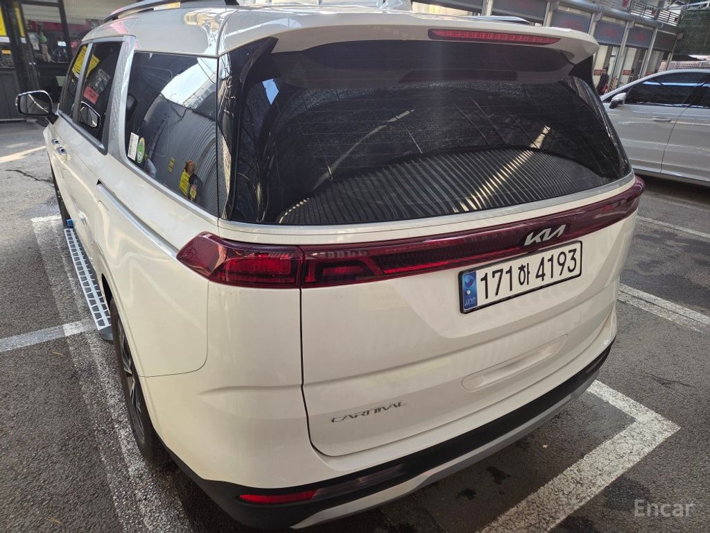 Kia Carnival 4th generation diesel 9-seater Prestige 2023