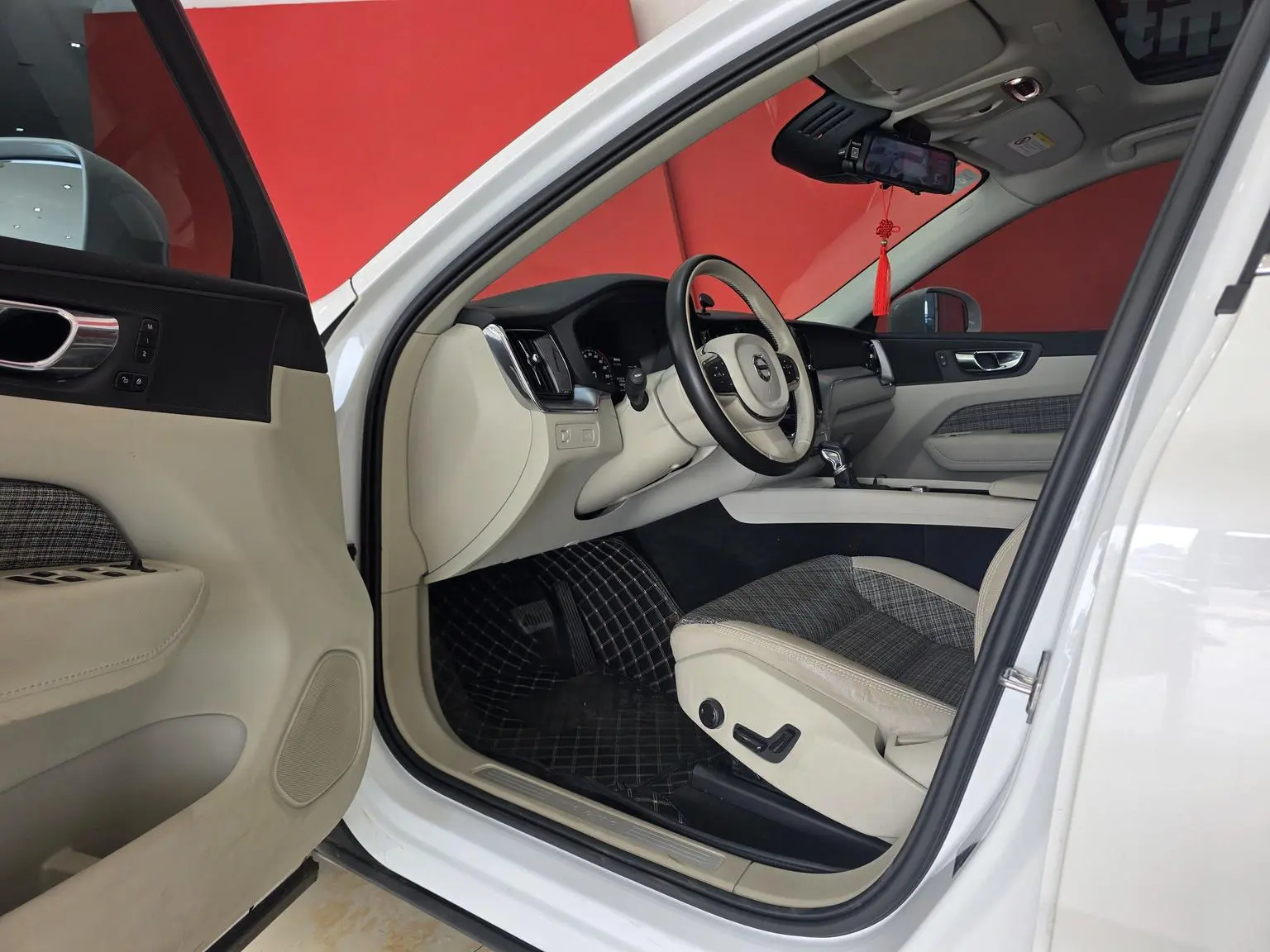 Volvo XC60 2019 T4 Smart China V