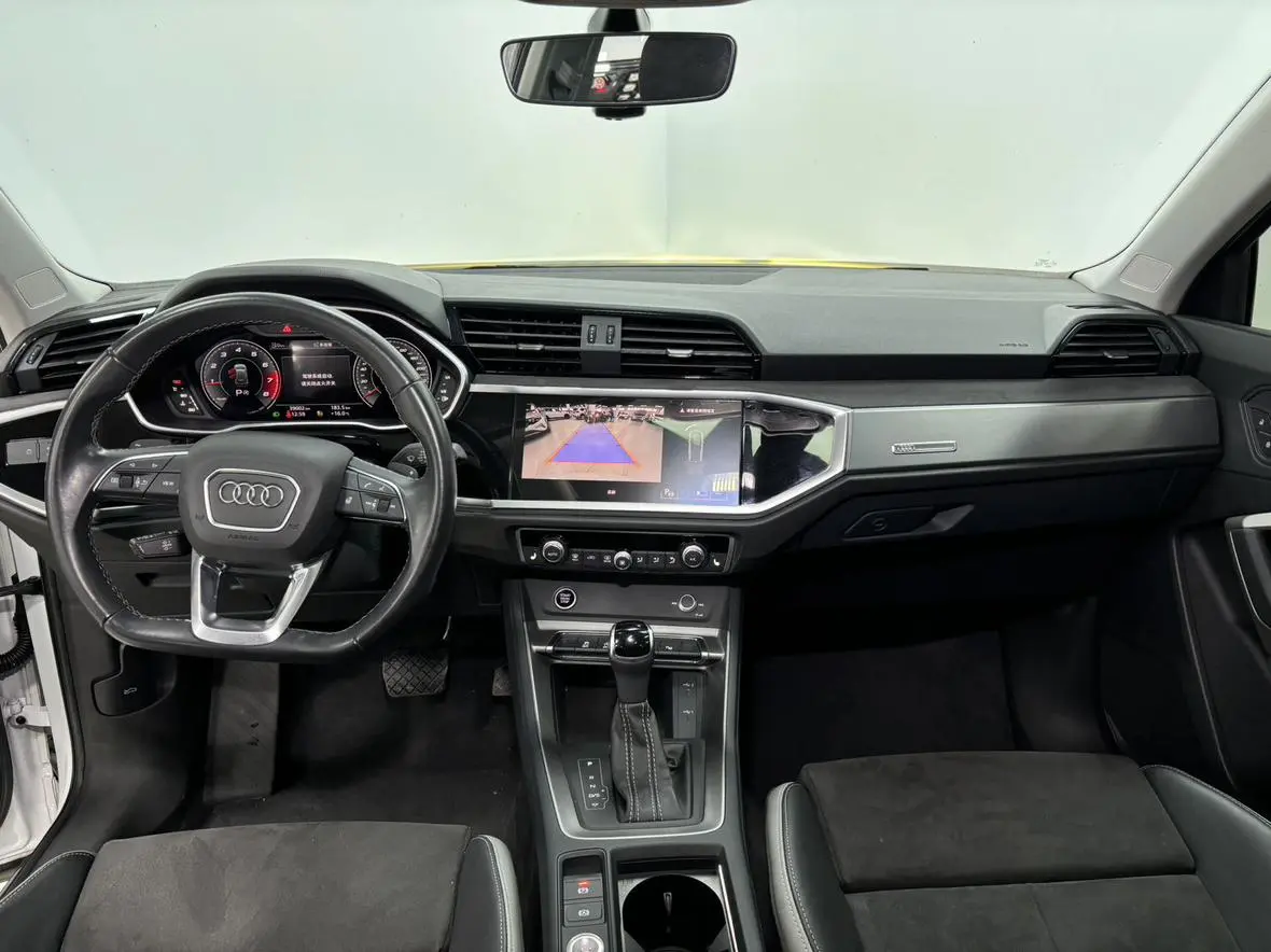 Audi Q3 2022 35 TFSI Dynamic Fashion