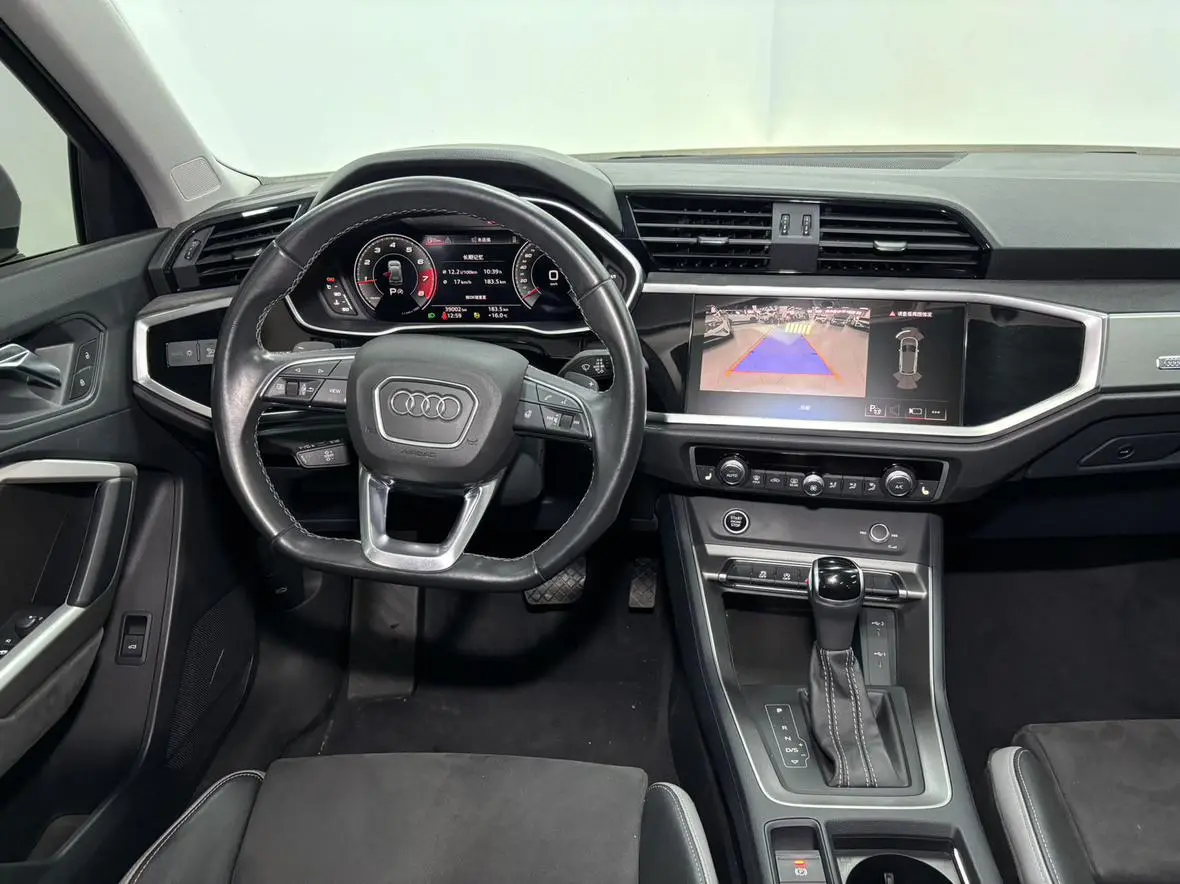 Audi Q3 2022 35 TFSI Dynamic Fashion