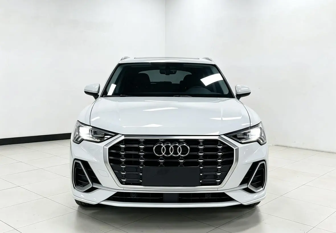 Audi Q3 2022 35 TFSI Dynamic Fashion