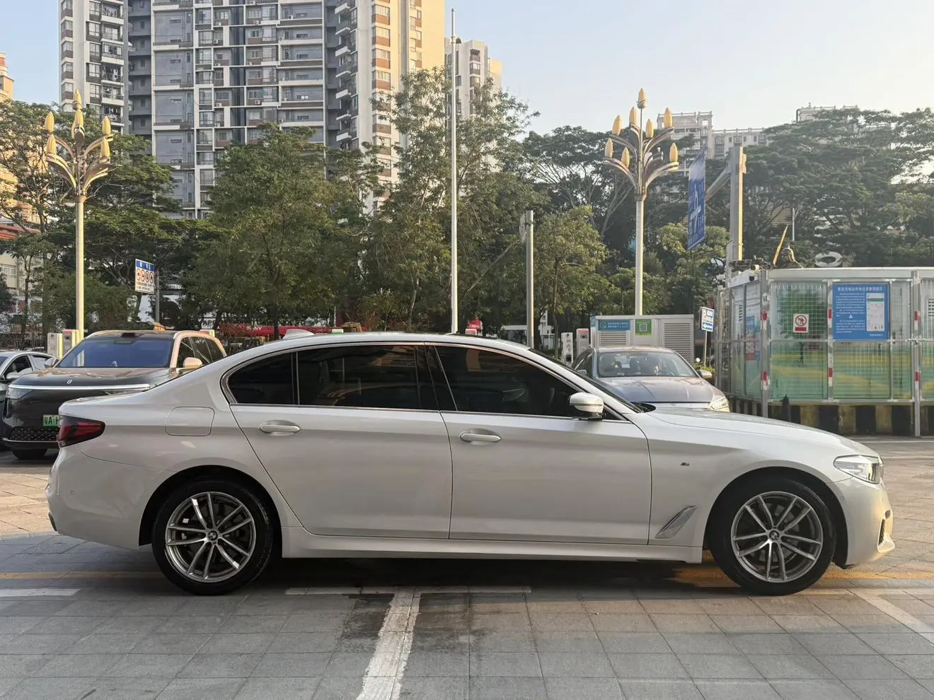 BMW 5 Series 2020 525Li M Sport Package