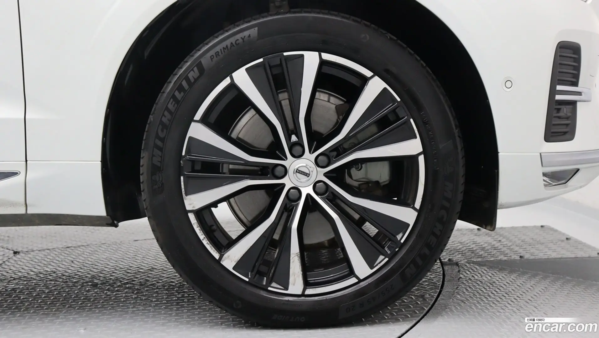 Volvo XC60 B6 Ultra Bright