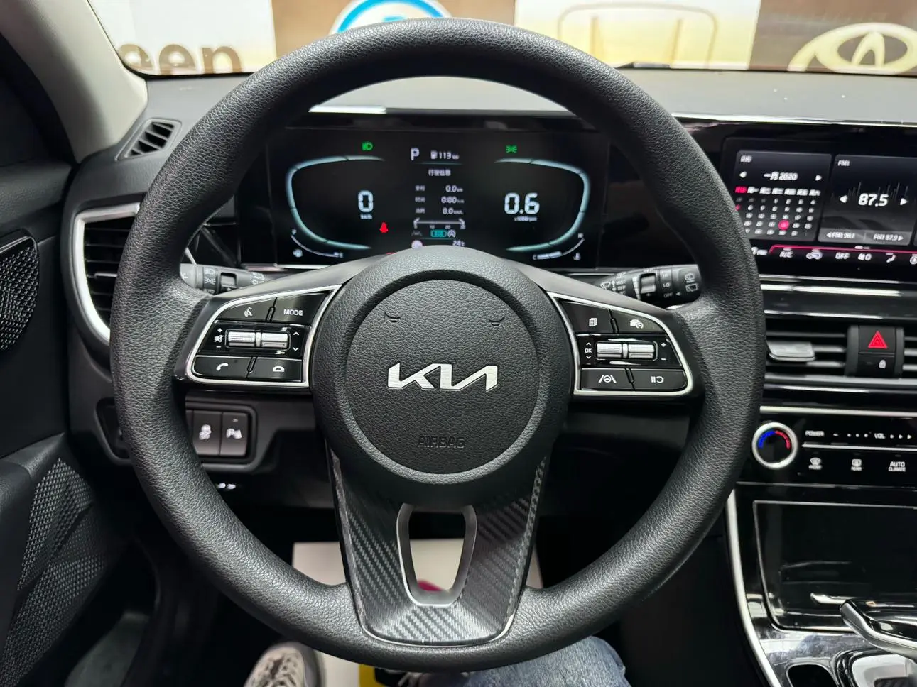 Kia 2023 1.5L IVT Luxury