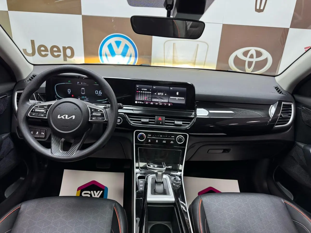Kia 2023 1.5L IVT Luxury