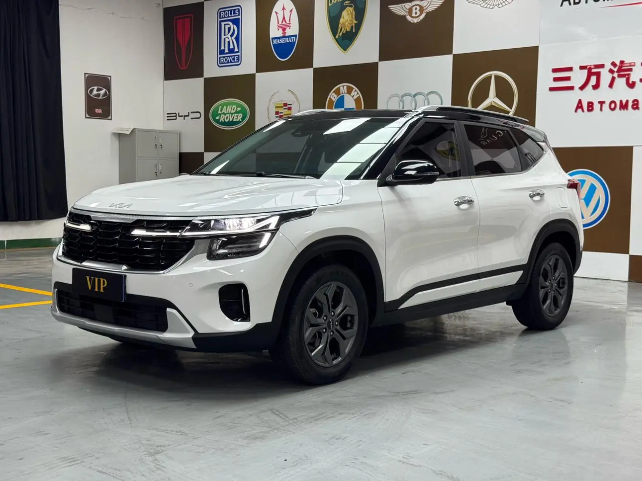 Kia 2023 1.5L IVT Luxury