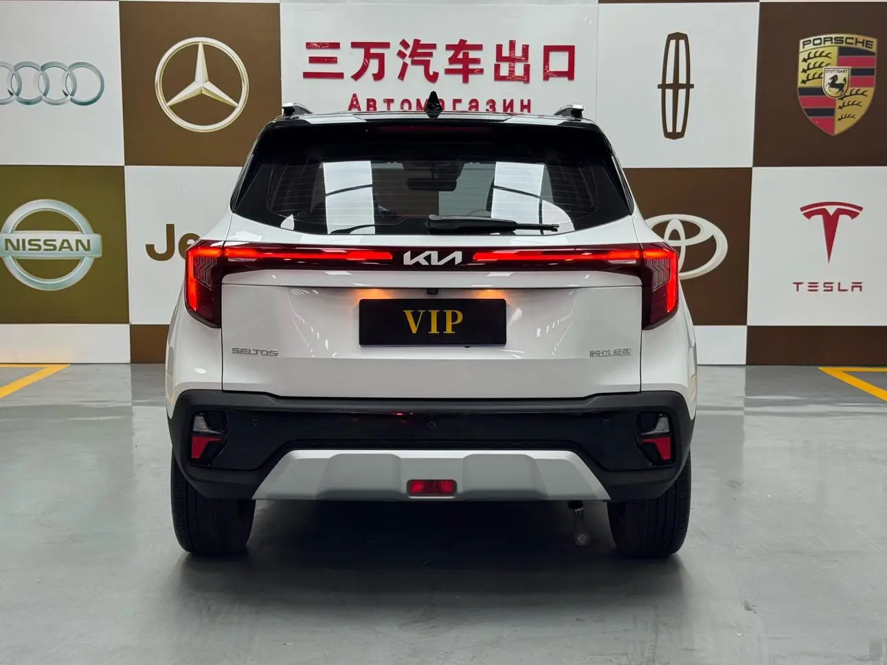 Kia 2023 1.5L IVT Luxury