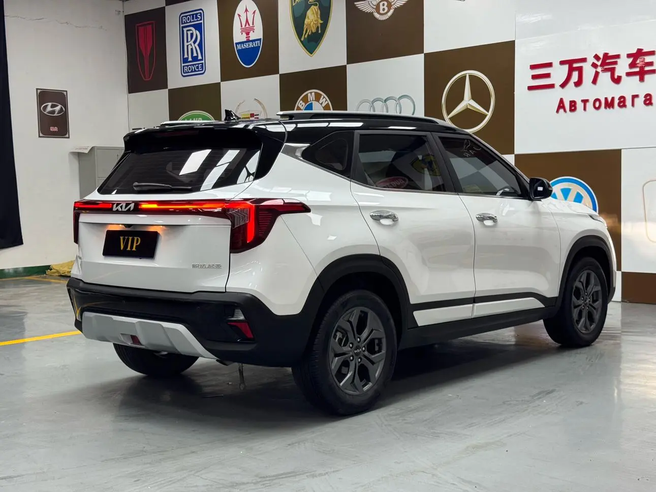 Kia 2023 1.5L IVT Luxury