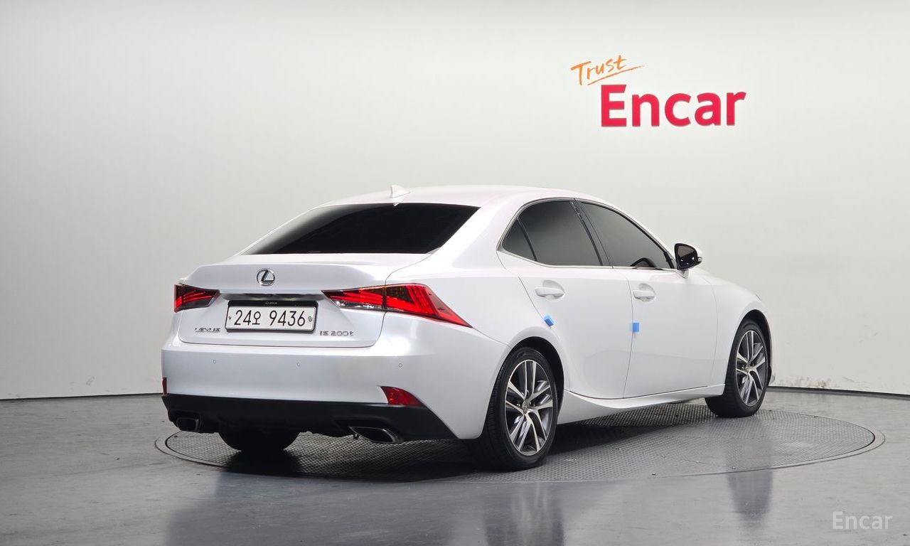 Lexus New IS200t Supreme 2017