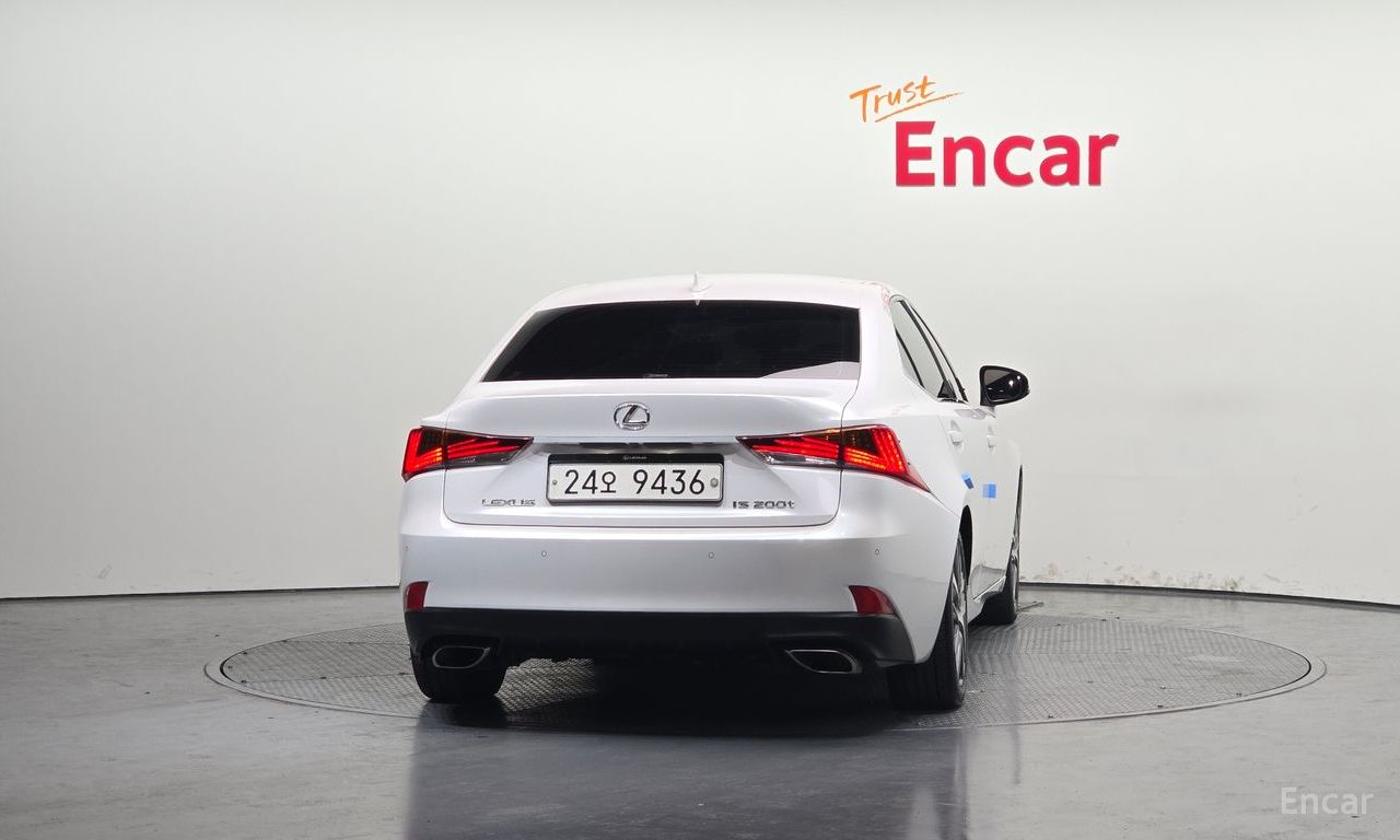 Lexus New IS200t Supreme 2017