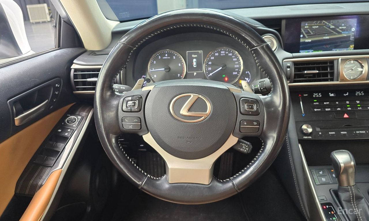 Lexus New IS200t Supreme 2017