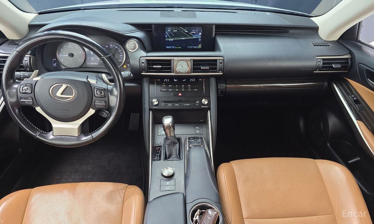 Lexus New IS200t Supreme 2017